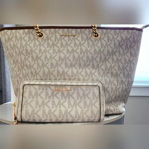 Michael Kors Signature Jet Set Tote w/ Matching Wallet